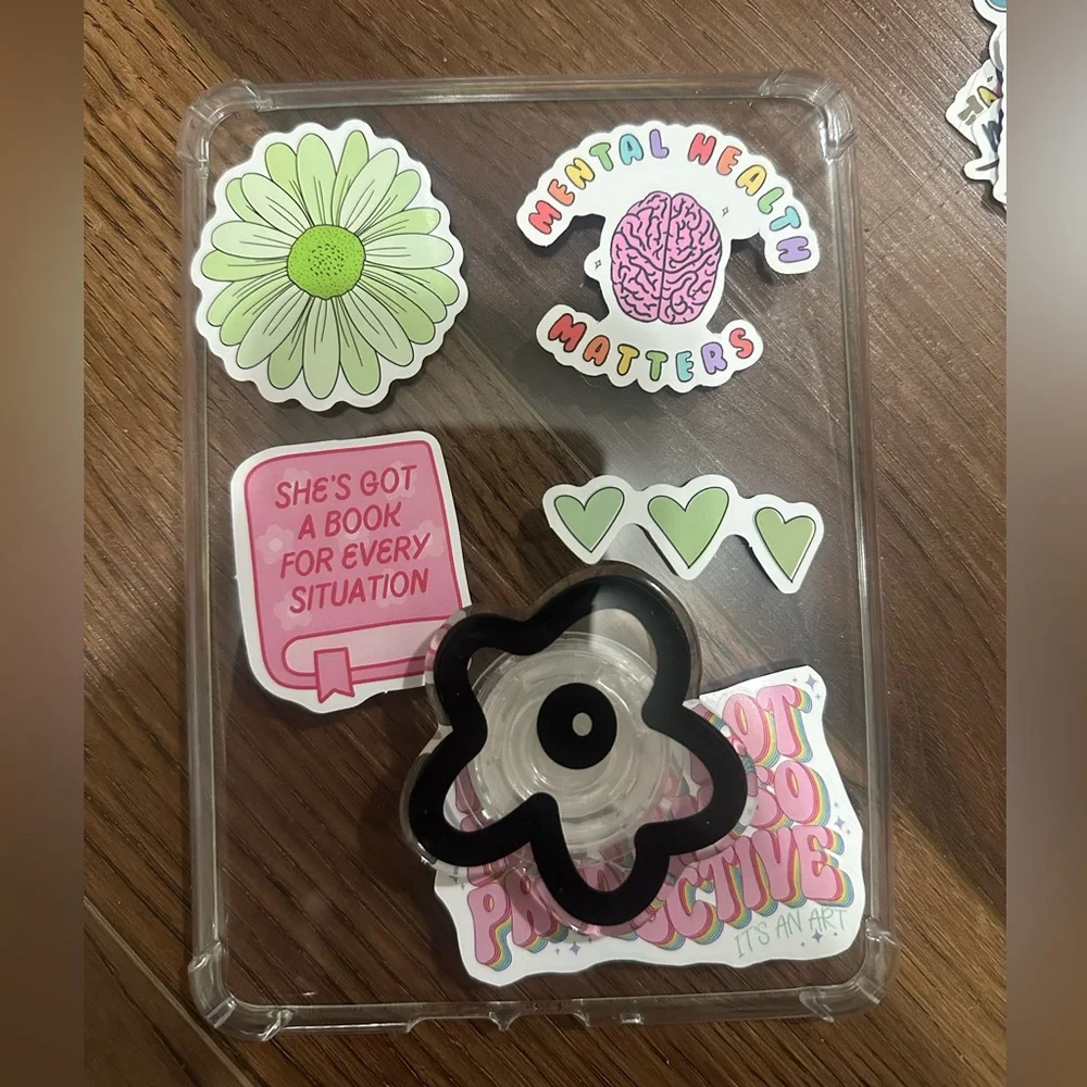 NEW Kindle Paperwhite 12/Colorsoft accessory kit - green & pink rainbow themed